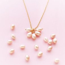 画像2: 【限定数のみ】桜のつぼみ　ピンク　パールライス　フリンジ　サージカルステンレスネックレス40cm (2)