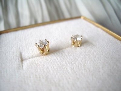 画像2: White Diamond・キュービックジルコニアスタッドピアス